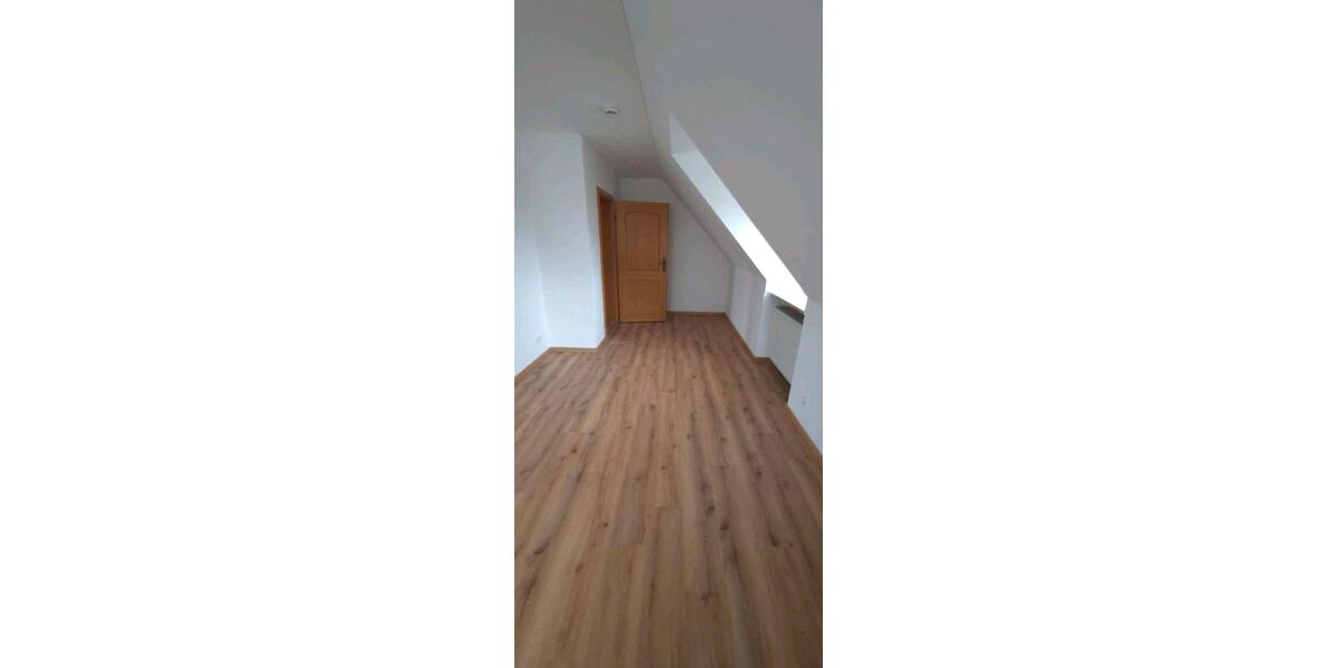 Frisch renovierte 4 Zimmer DG-Wohnung in Röhrmoos-Großinzemoos 4 zimmer