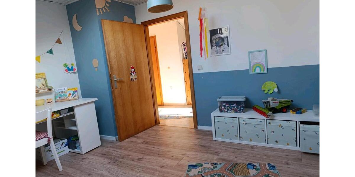Einfamilienhaus Windhagen - 7 Zimmer, 180 m&sup2;, 1.600&euro; | Angebot:25424853