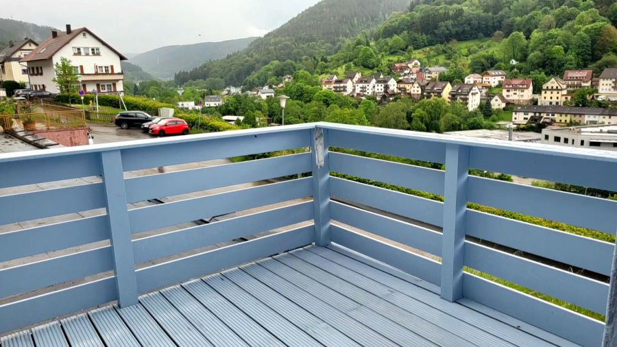Frisch renovierte 2-Zi.-Altbau-Wohnung in schöner, zentrumsnaher Aussichtslage (Mietdauer: min 4 Jahre) - 2- Bad Wildbad | Angebot:27384242