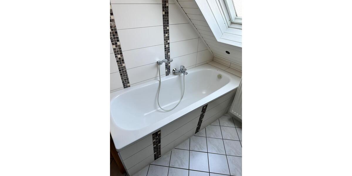 Dachgeschoßwohnung Suhlendorf - 4 Zimmer, 83 m&sup2;, 670&euro; | Angebot:26239057