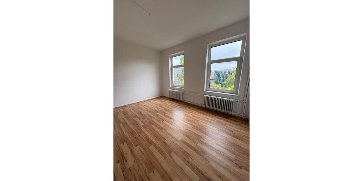 Etagenwohnung Emden - 4 Zimmer, 100 m&sup2;, 850&euro; | Angebot:26621125
