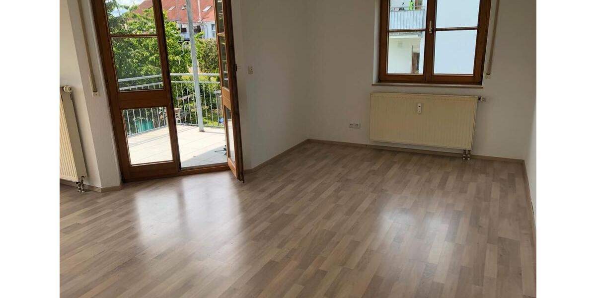 Dachgeschoßwohnung Pfullendorf - 3 Zimmer, 89 m&sup2;, 910&euro; | Angebot:26464813