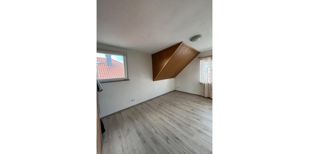Dachgeschoßwohnung Fernwald - 5 Zimmer, 85 m&sup2;, 1.200&euro; | Angebot:26640373