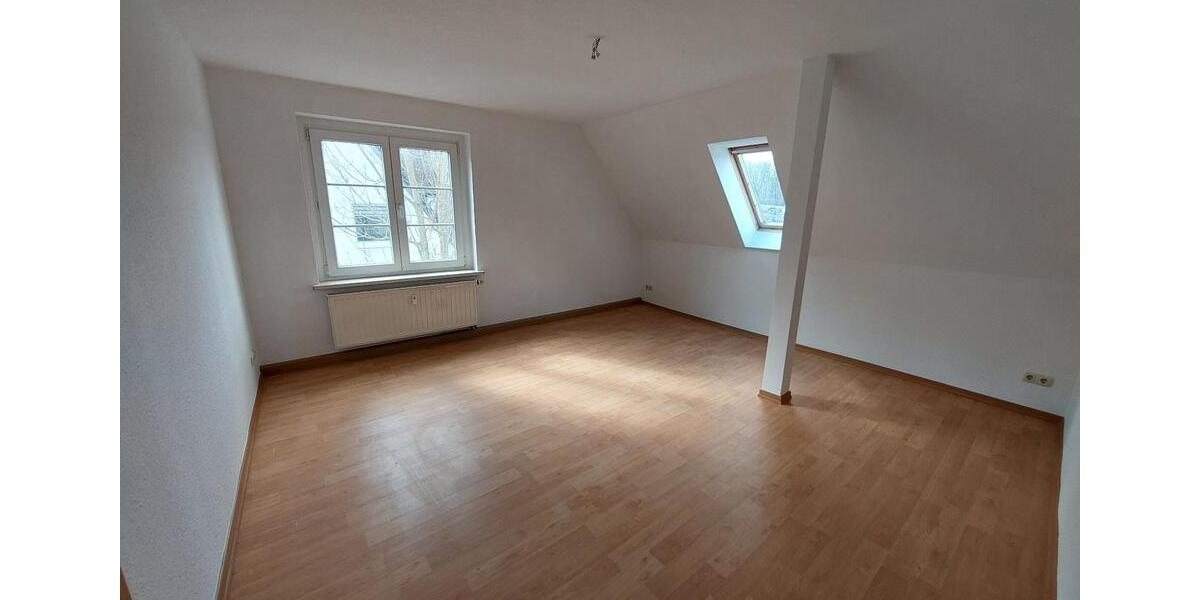 Dachgeschoßwohnung Döbeln - 2.5 Zimmer, 59 m&sup2;, 330&euro; | Angebot:25540933