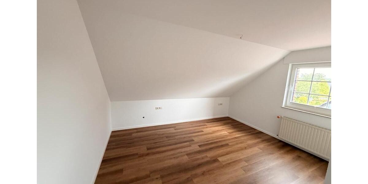 Dachgeschoßwohnung Hamminkeln - 3 Zimmer, 82 m&sup2;, 885&euro; | Angebot:26648912