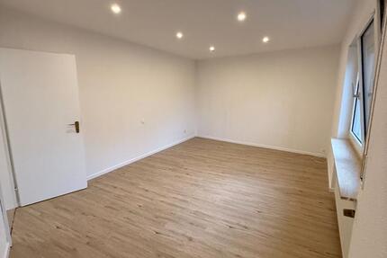 Erstbezug nach Sanierung - 3 Zimmer EG-Wohnung mit BalkonGarten 3 zimmer