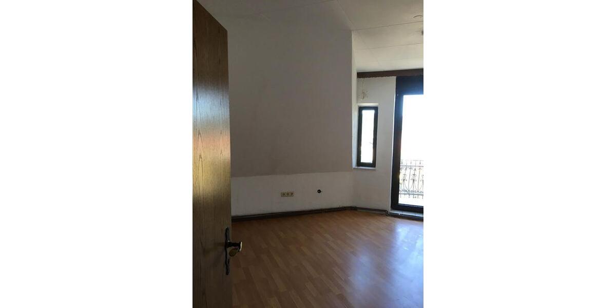 Dachgeschoßwohnung Saarbrücken West - 3 Zimmer, 85 m&sup2;, 590&euro; | Angebot:26365844
