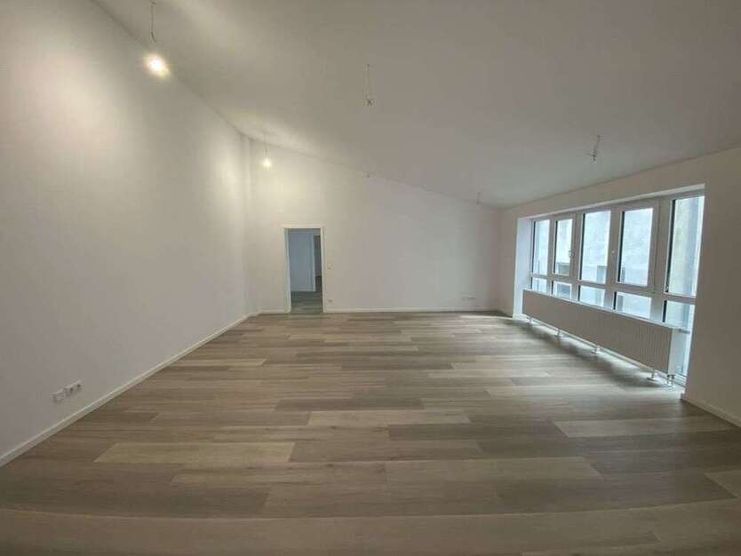 Büro in Berlin 2.722 € 90.6 m²