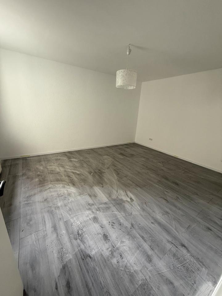 Schöne helle Wohnung in Worms - Rheindürkheim zu vermieten.