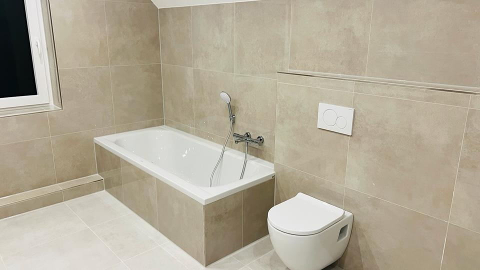Dachgeschoßwohnung Rosengarten - 3 Zimmer, 90 m&sup2;, 1.260&euro; | Angebot:26188055