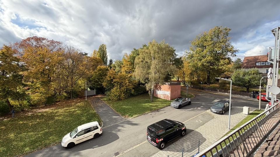 Dachgeschoßwohnung Nürnberg Erlenstegen - 4 Zimmer, 89 m&sup2;, 1.250&euro; | Angebot:24840827