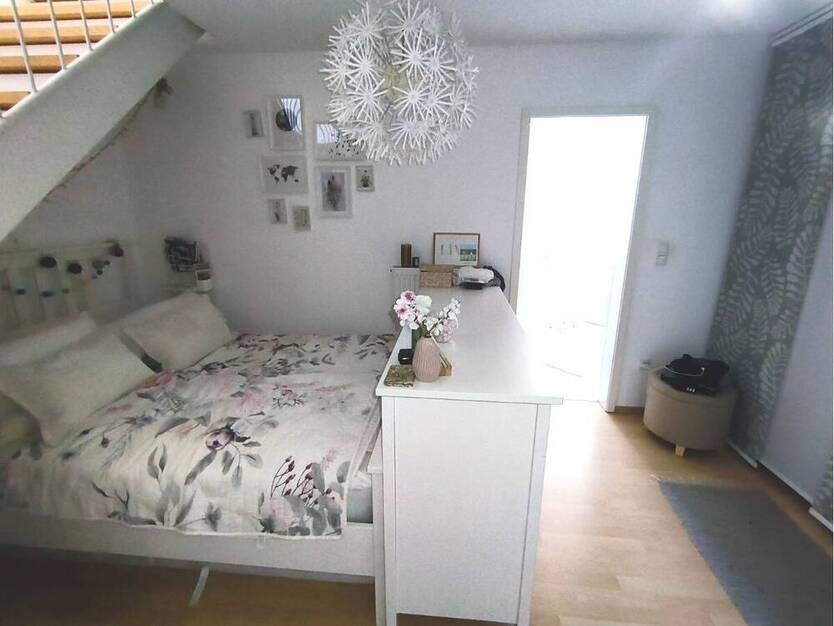**Schicke, helle 2-Zi. Maisonette Wohnung, Westend-Nord, Reuterweg + EBK + Balkon**