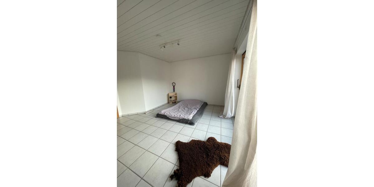 Dachgeschoßwohnung Rottenburg am Neckar - 3 Zimmer, 72 m&sup2;, 1.300&euro; | Angebot:24609257