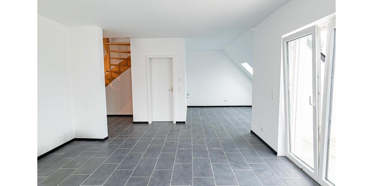 Dachgeschoßwohnung Hemmoor - 3 Zimmer, 96 m&sup2;, 995&euro; | Angebot:26585142