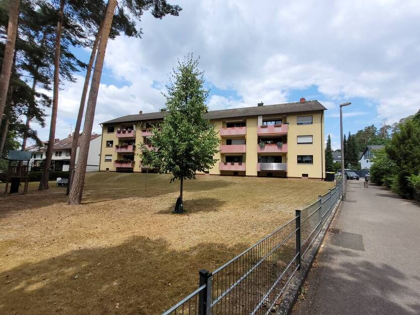 * ANSPRECHEND * LICHTDURCHFLUTET * NATURNAH * tolle 3-Zi-Wohnung mit SÜDBALKON im Nürnberger Süden