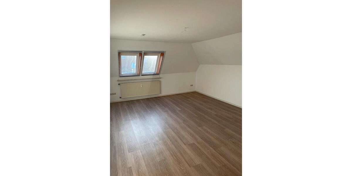 Dachgeschoßwohnung Drochtersen - 5 Zimmer, 110 m&sup2;, 1.400&euro; | Angebot:25992615