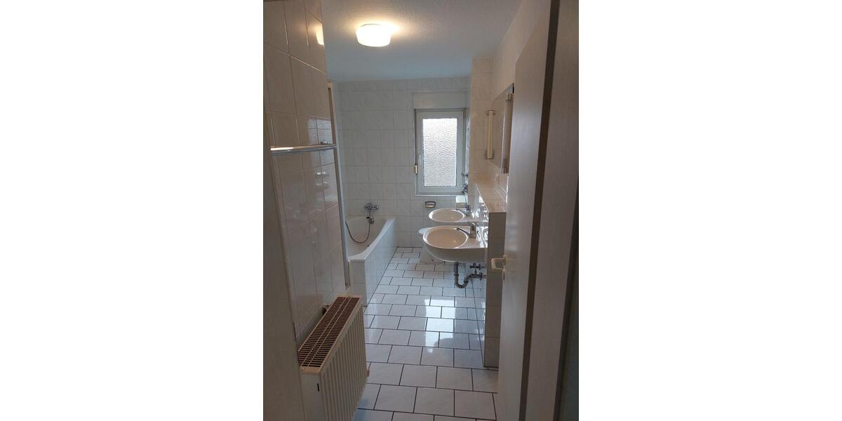 Etagenwohnung Saarbrücken Kieselhumes - 3 Zimmer, 83 m&sup2;, 830&euro; | Angebot:26479637