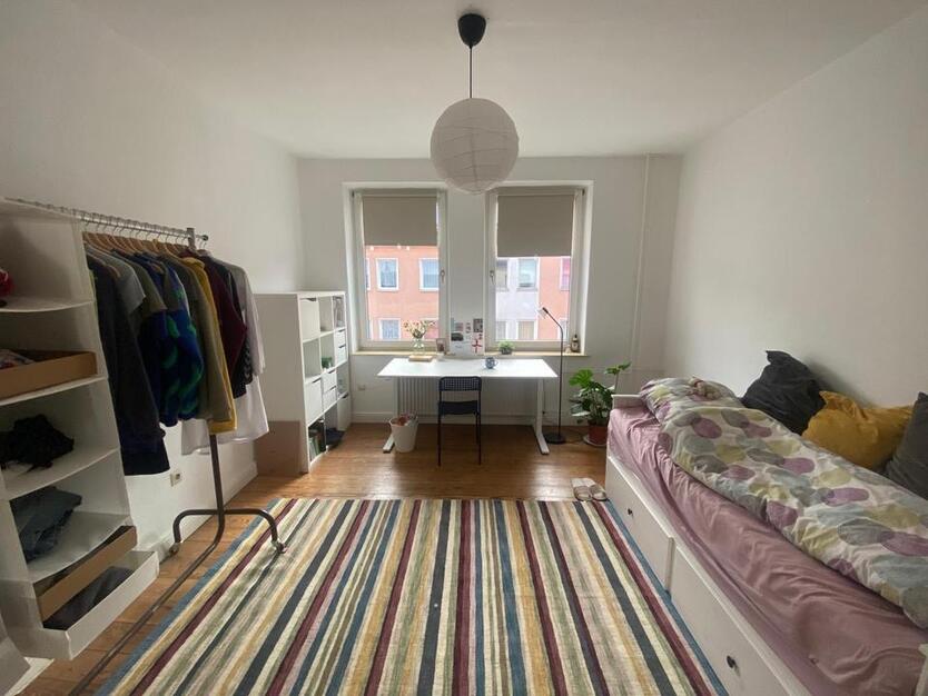 RESERVIERT - an mieterin: schönes wg Zimmer in kiel mit balkon