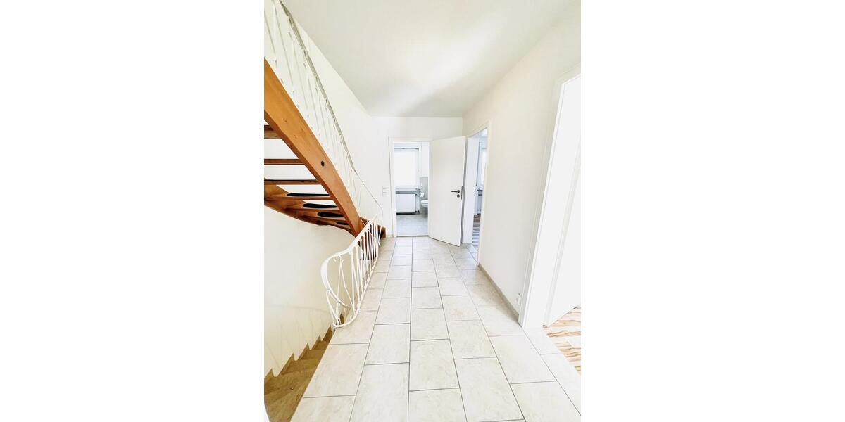 Reihenhaus Kaufbeuren - 7.5 Zimmer, 190 m&sup2;, 2.250&euro; | Angebot:26633125