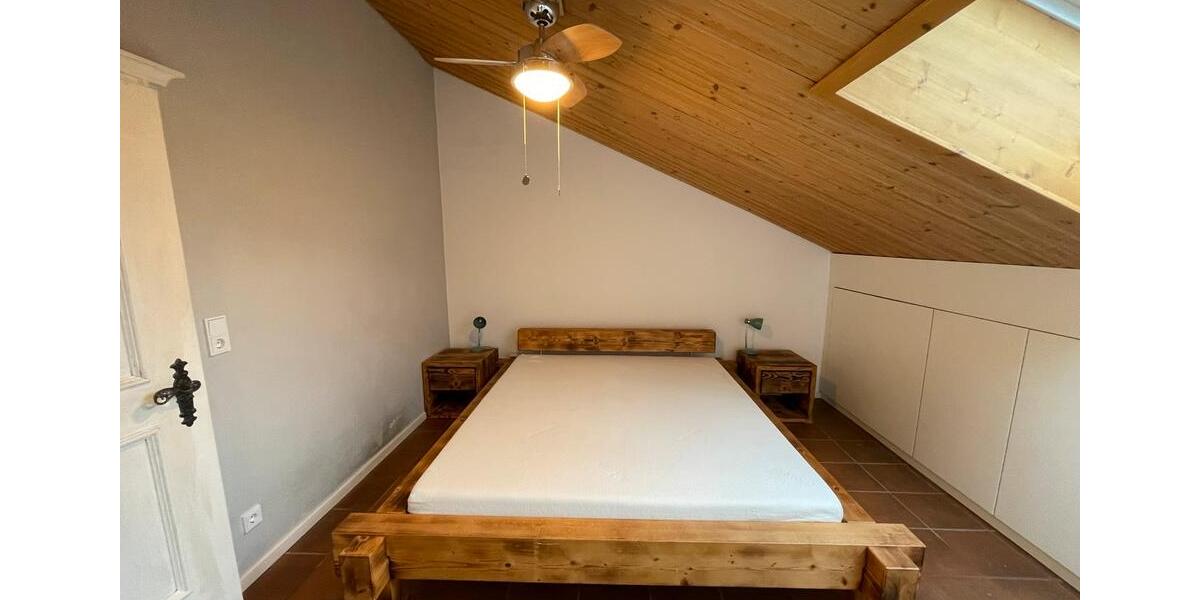 Dachgeschoßwohnung Pinneberg - 2 Zimmer, 80 m&sup2;, 990&euro; | Angebot:25023074