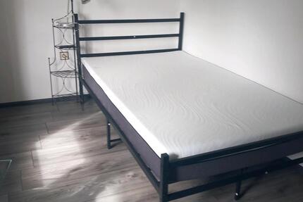 Einzelzimmer, 2 Bettzimmer, Küche, Bad, Hof, Kellerbar, Waschmasc zimmer