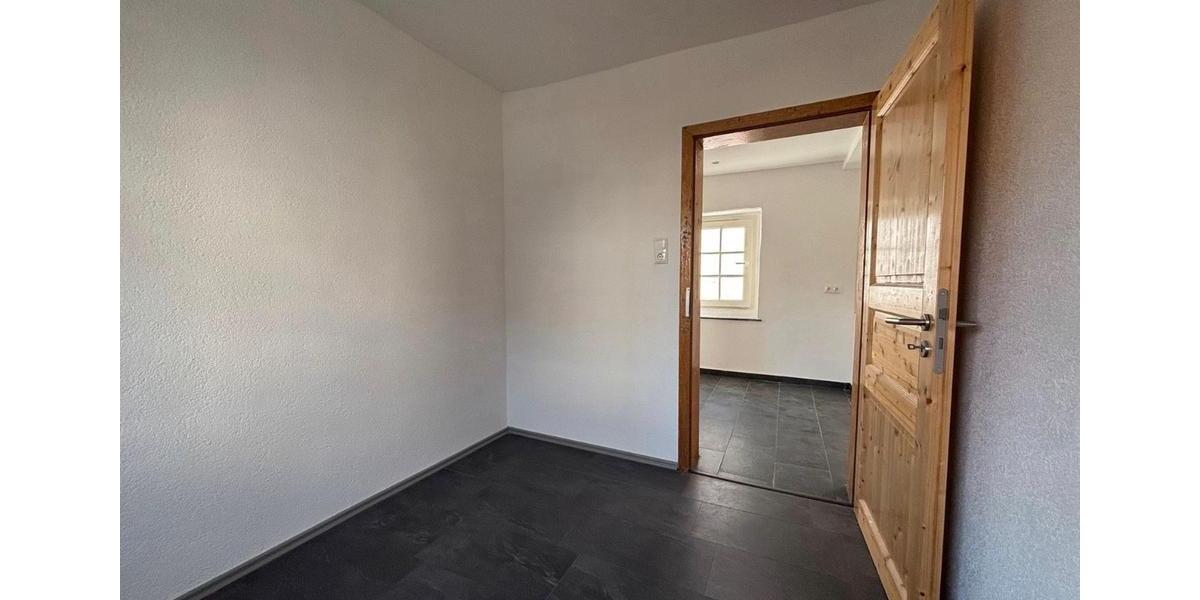 Einfamilienhaus Rauschenberg - 3 Zimmer, 100 m&sup2;, 1.000&euro; | Angebot:26235542