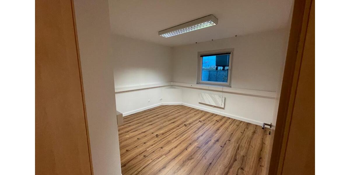 Gewerbeobjekt Neutraubling - 750&euro; | Angebot:24871917