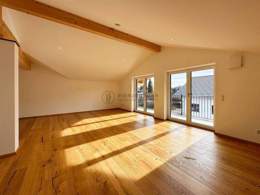 Großzügige Dachgeschoßwohnung mit Bergblick
