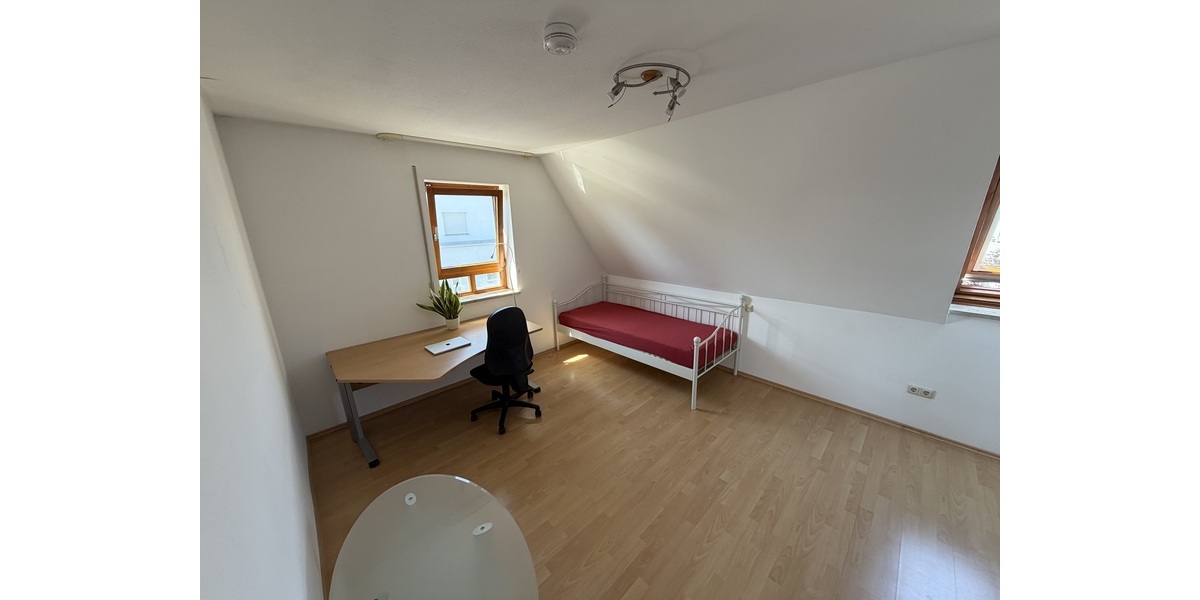 Helles Zimmer im eigenen Stockwerk + eigenem Bad (2er WG) - Zimmer Augsburg Lechhausen | Angebot:27022949