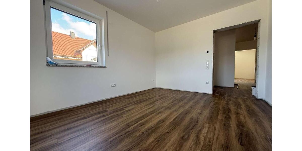 Erdgeschoßwohnung Schwarzenfeld - 4 Zimmer, 128 m&sup2;, 1.290&euro; | Angebot:25930020