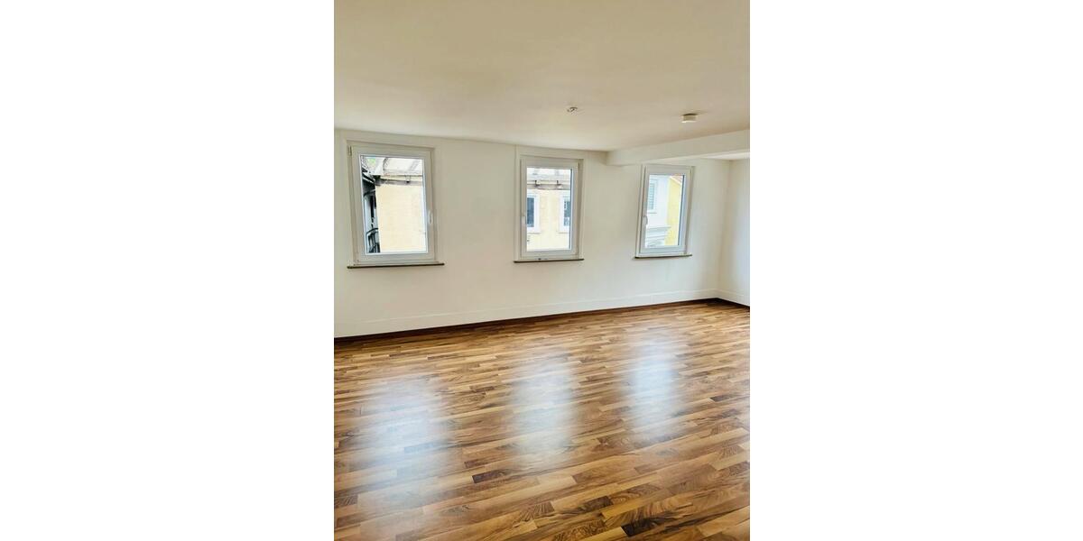 Etagenwohnung Reutlingen Reutlingen (Kernstadt) - 6 Zimmer, 130 m&sup2;, 1.300&euro; | Angebot:26589595