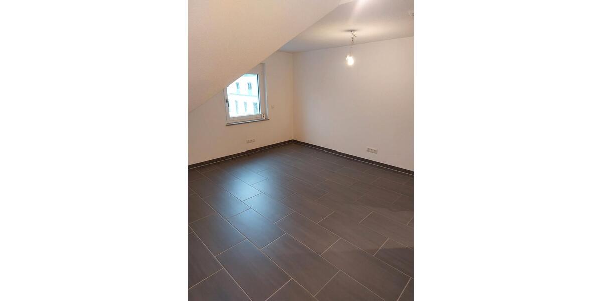Dachgeschoßwohnung Friedberg - 3 Zimmer, 85 m&sup2;, 1.490&euro; | Angebot:26256525