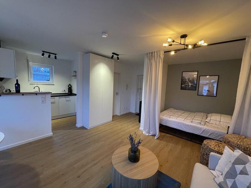 Möblierte 1-Zi. Whg. mit Stellplatz, Einbauküche und Balkon in Reutlinge 1 zimmer