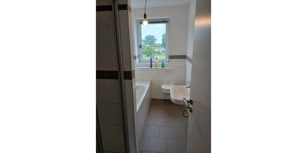 Erdgeschoßwohnung Halbe - 3 Zimmer, 74 m&sup2;, 750&euro; | Angebot:24979372