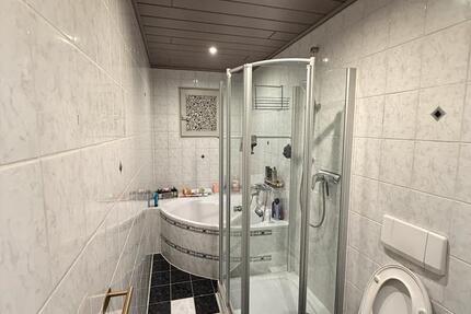 WOHUNG ZU VERMIETEN 4 zimmer