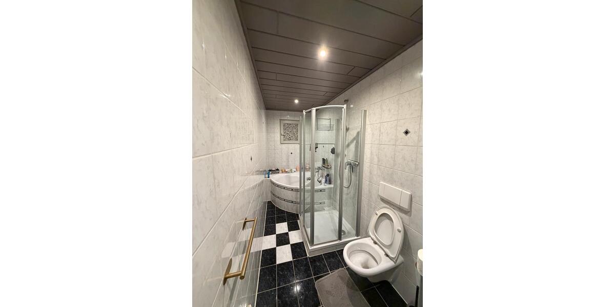 WOHUNG ZU VERMIETEN 4 zimmer