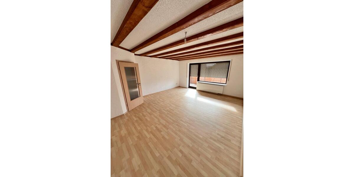 Etagenwohnung Schwandorf - 4 Zimmer, 100 m&sup2;, 920&euro; | Angebot:24867403