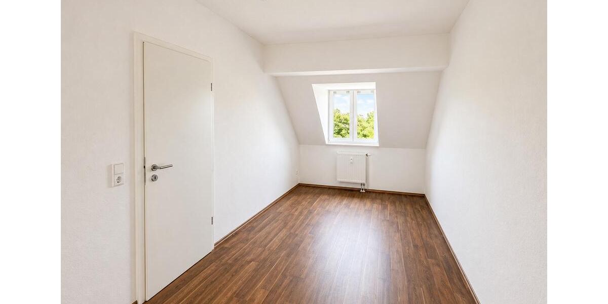 Dachgeschoßwohnung Merseburg - 4 Zimmer, 90 m&sup2;, 590&euro; | Angebot:26535293