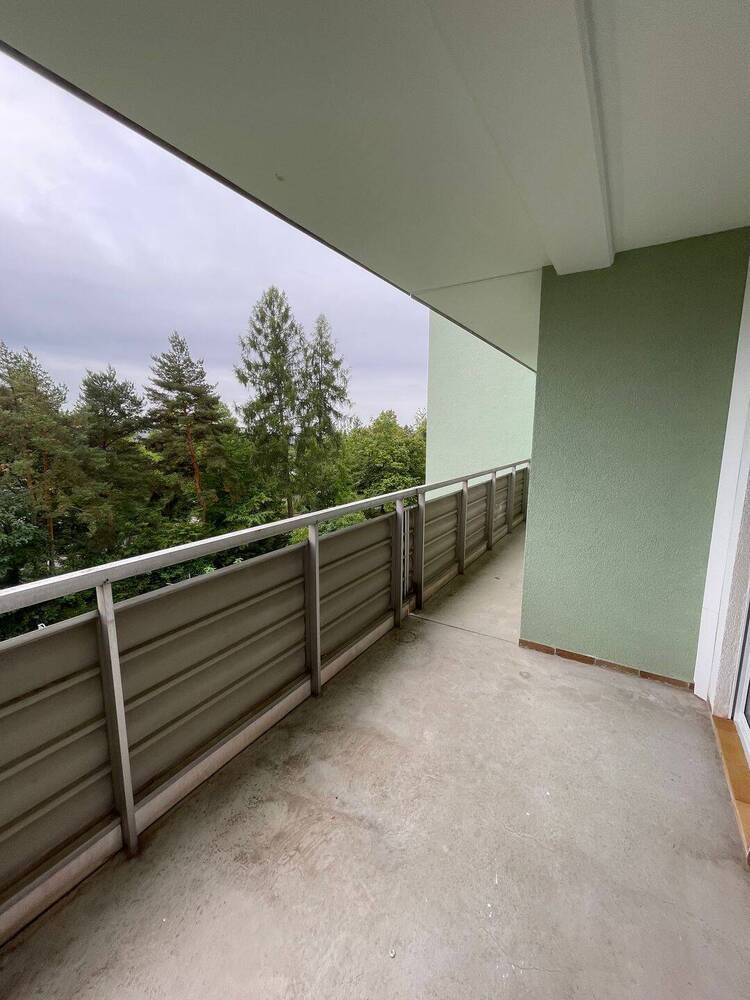 Komplett Renovierte 3 12 Zimmer Wohnung