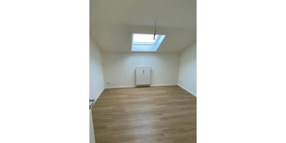 Attraktive 4,5-ZKB-Wohnung, frisch saniert mit großem Balkon 4.5 zimmer