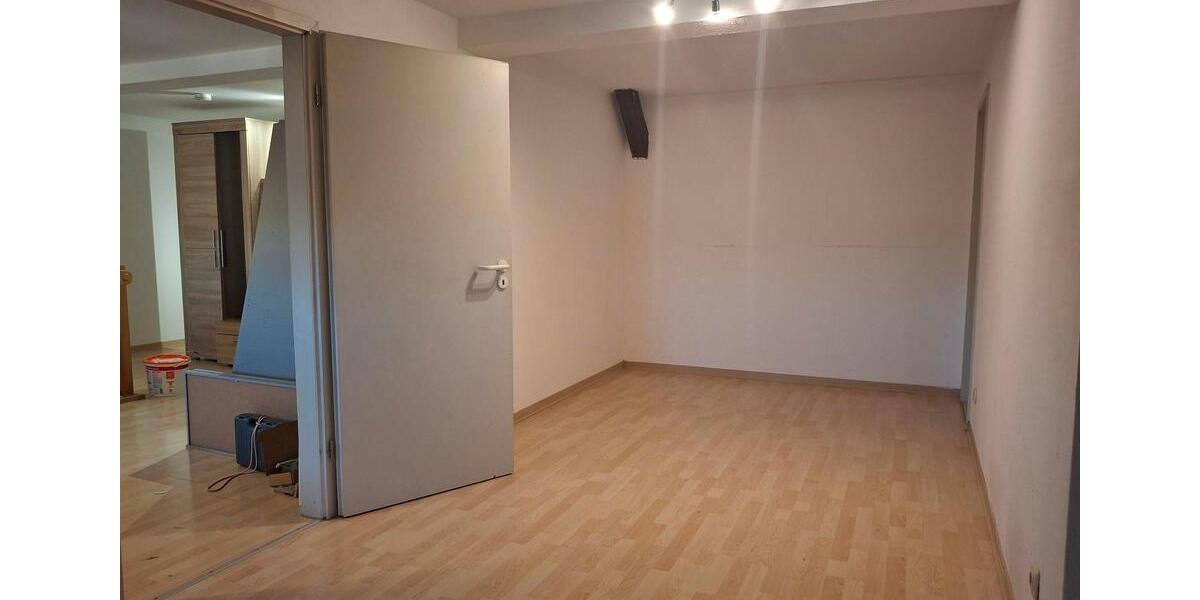 Etagenwohnung Hildburghausen - 2 Zimmer, 73 m&sup2;, 480&euro; | Angebot:23182785