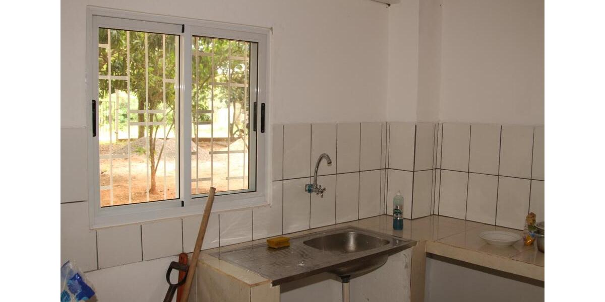 Paraguay, Mbocayaty (Guairá): Haus 3 Zimmer Küche Bad, viele Bäum 3 zimmer