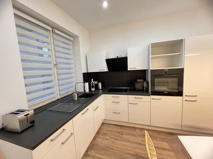 Möbliertes 2-Zimmer-Apartment, U1 & direkte Autobahnanbindung