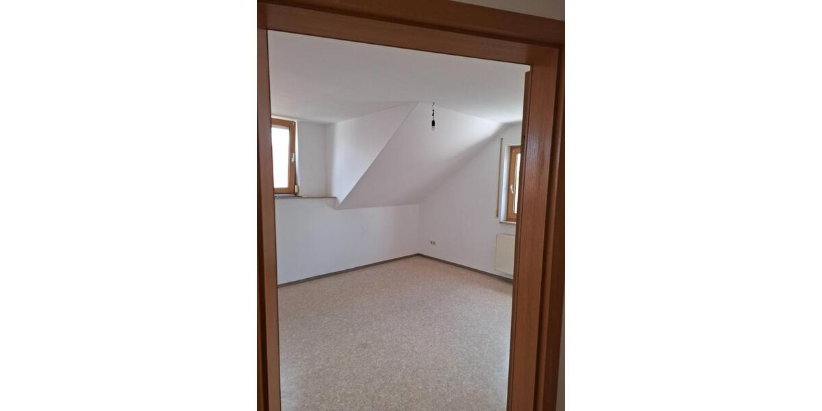 Dachgeschoßwohnung Ebensfeld - 2 Zimmer, 45 m&sup2;, 350&euro; | Angebot:26253181