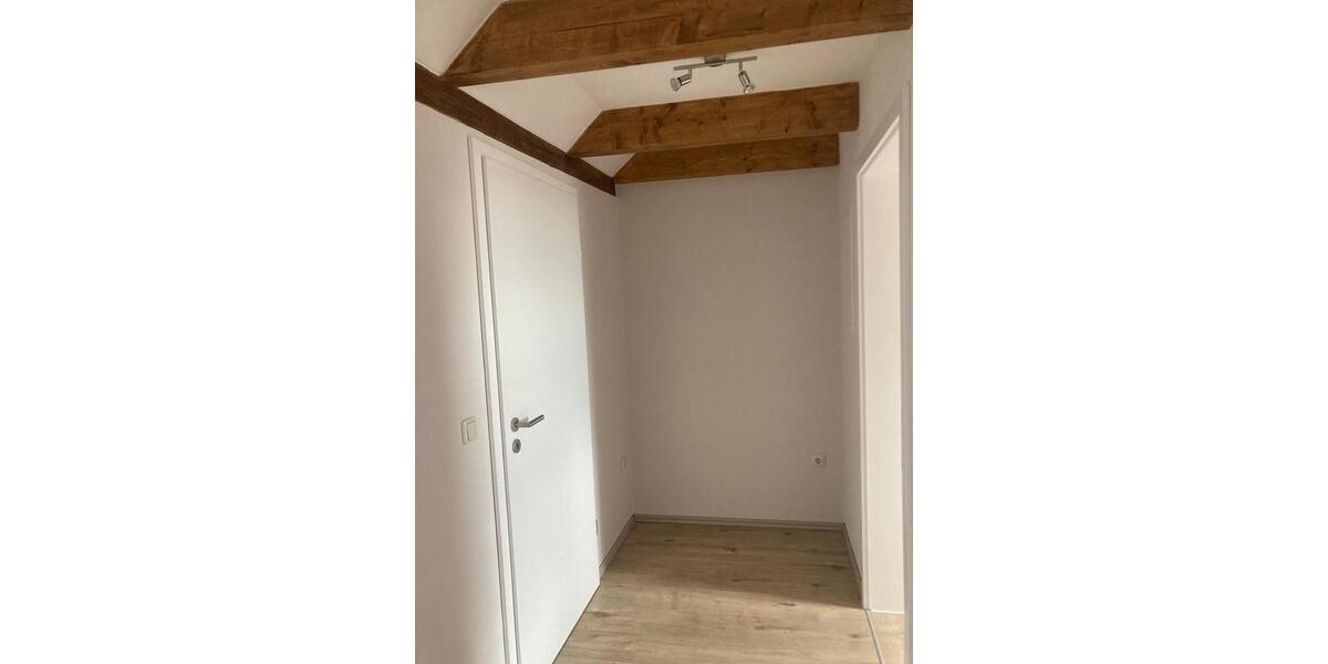 Dachgeschosswohnung mit Klima Balkon EBK Neuzustand Unikat 2 zimmer