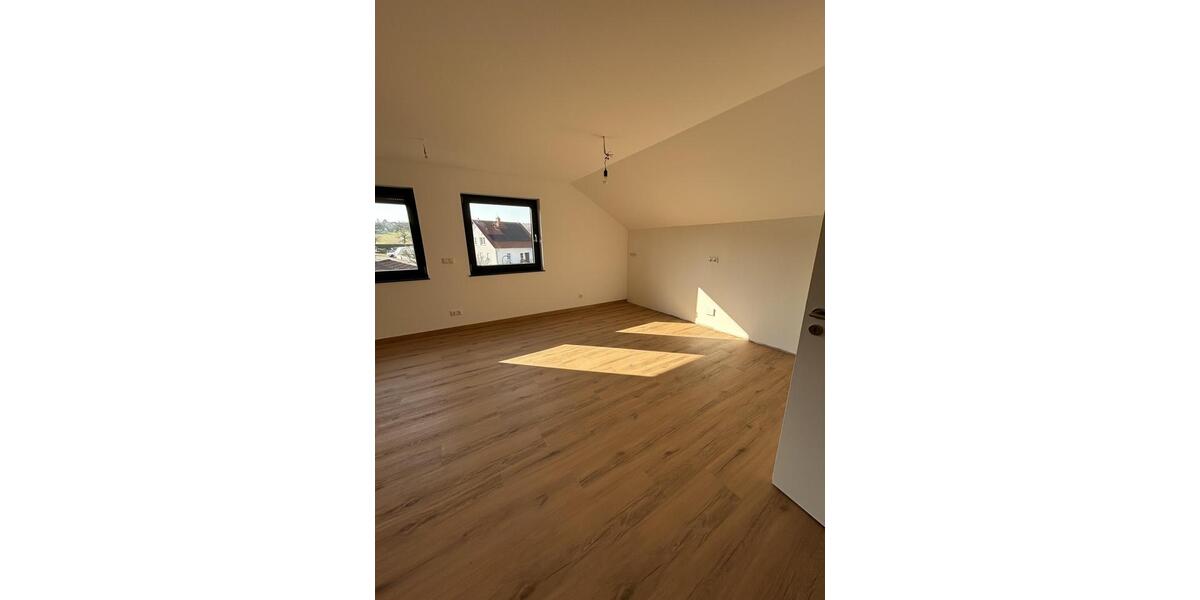 Dachgeschoßwohnung Wettenberg - 3.5 Zimmer, 82 m&sup2;, 1.150&euro; | Angebot:26644572