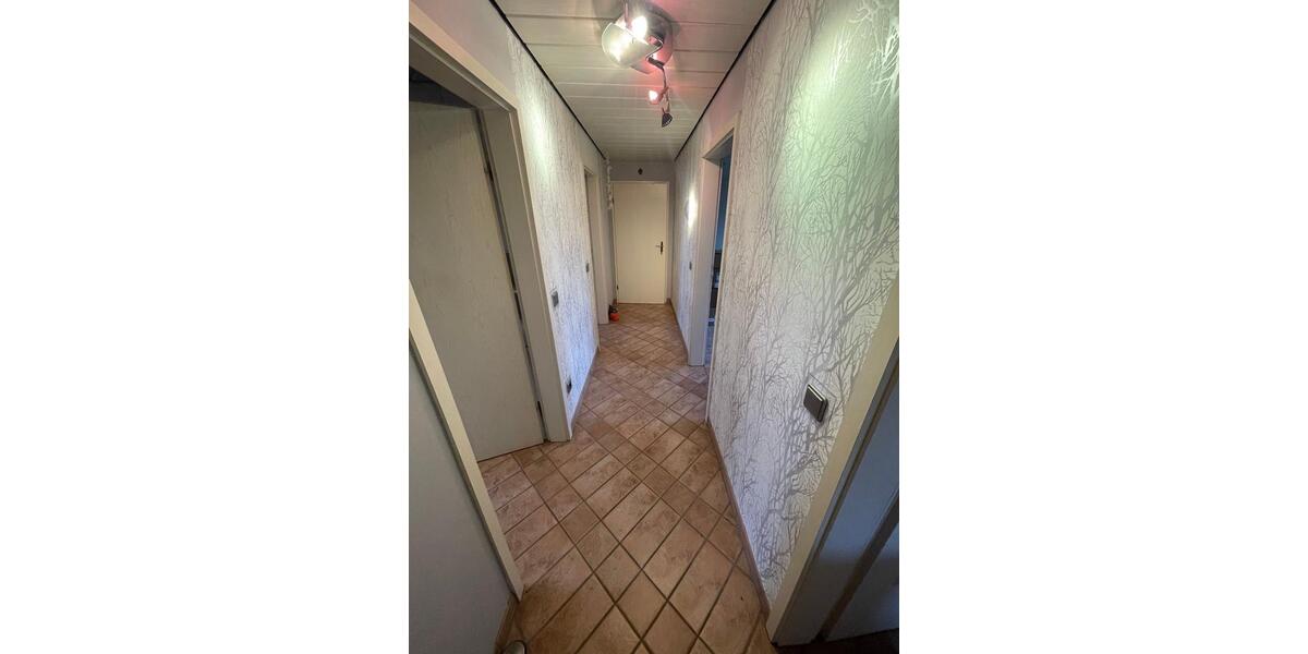 Dachgeschoßwohnung Moers Rheinkamp - 2.5 Zimmer, 67 m&sup2;, 690&euro; | Angebot:24726970