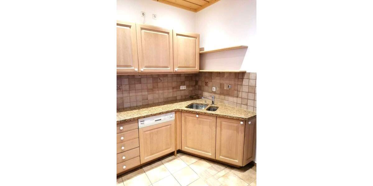 Sonnige Wohnung im 01. OG mit Kachelofen - 2 Zimmer- im OT Solla 2 zimmer