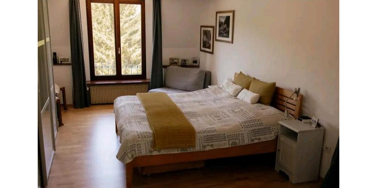 Maisonettenwohnung Trossingen - 5 Zimmer, 180 m&sup2;, 1.600&euro; | Angebot:25977683