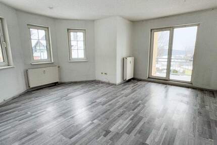 4-Raum-Wohnung mit großem Balkon in Bernsbach zu vermieten 4 zimmer